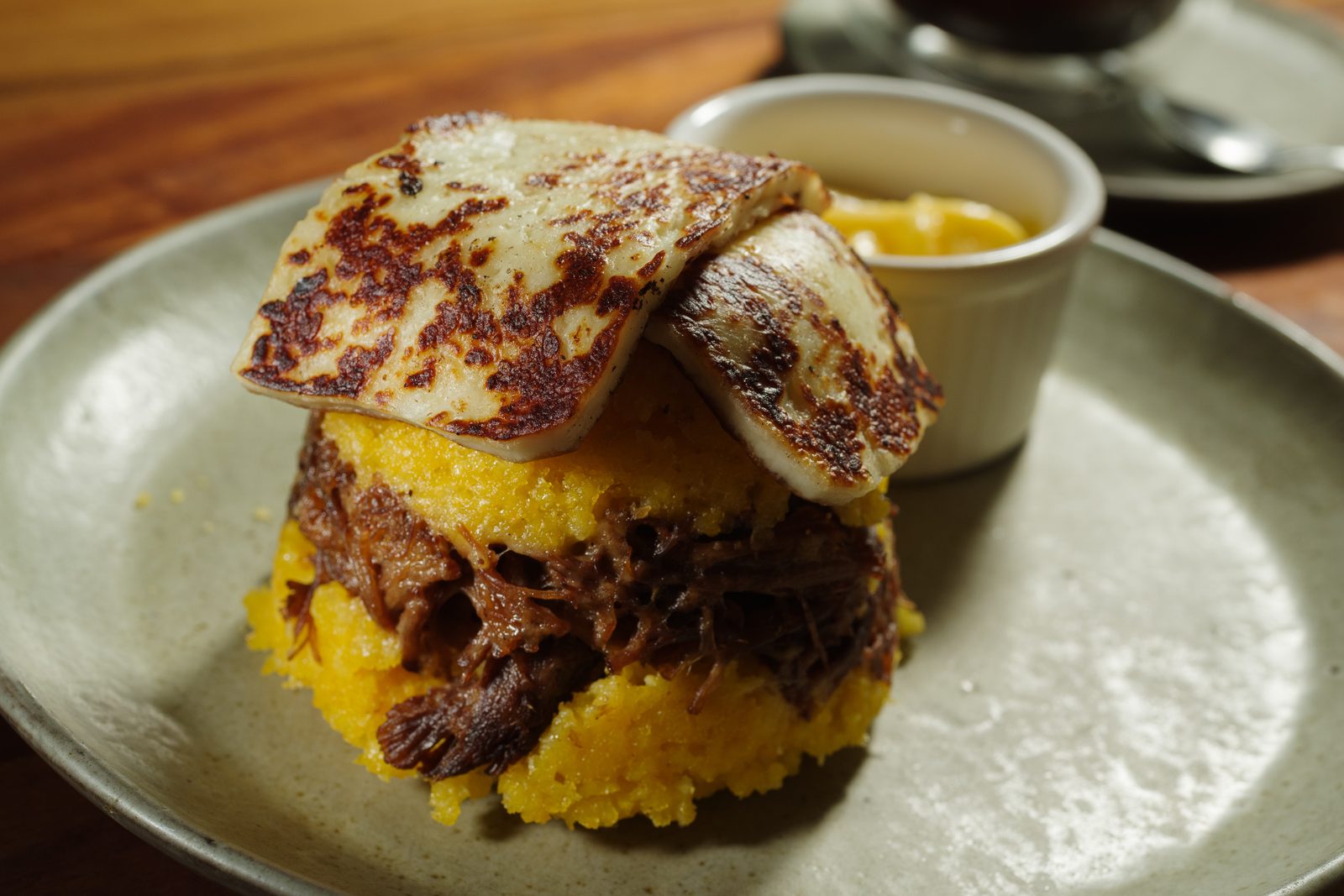 Cuscuz de Carne Seca com Requeijão e Queijo Coalho de Búfala