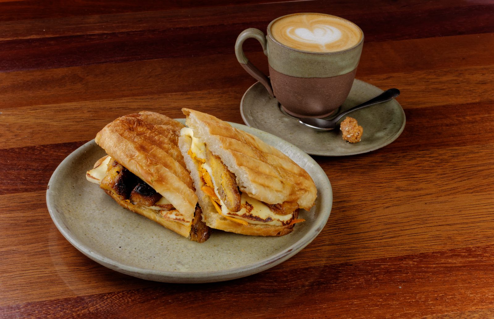 X Caboquinho acompanhado de Latte Art