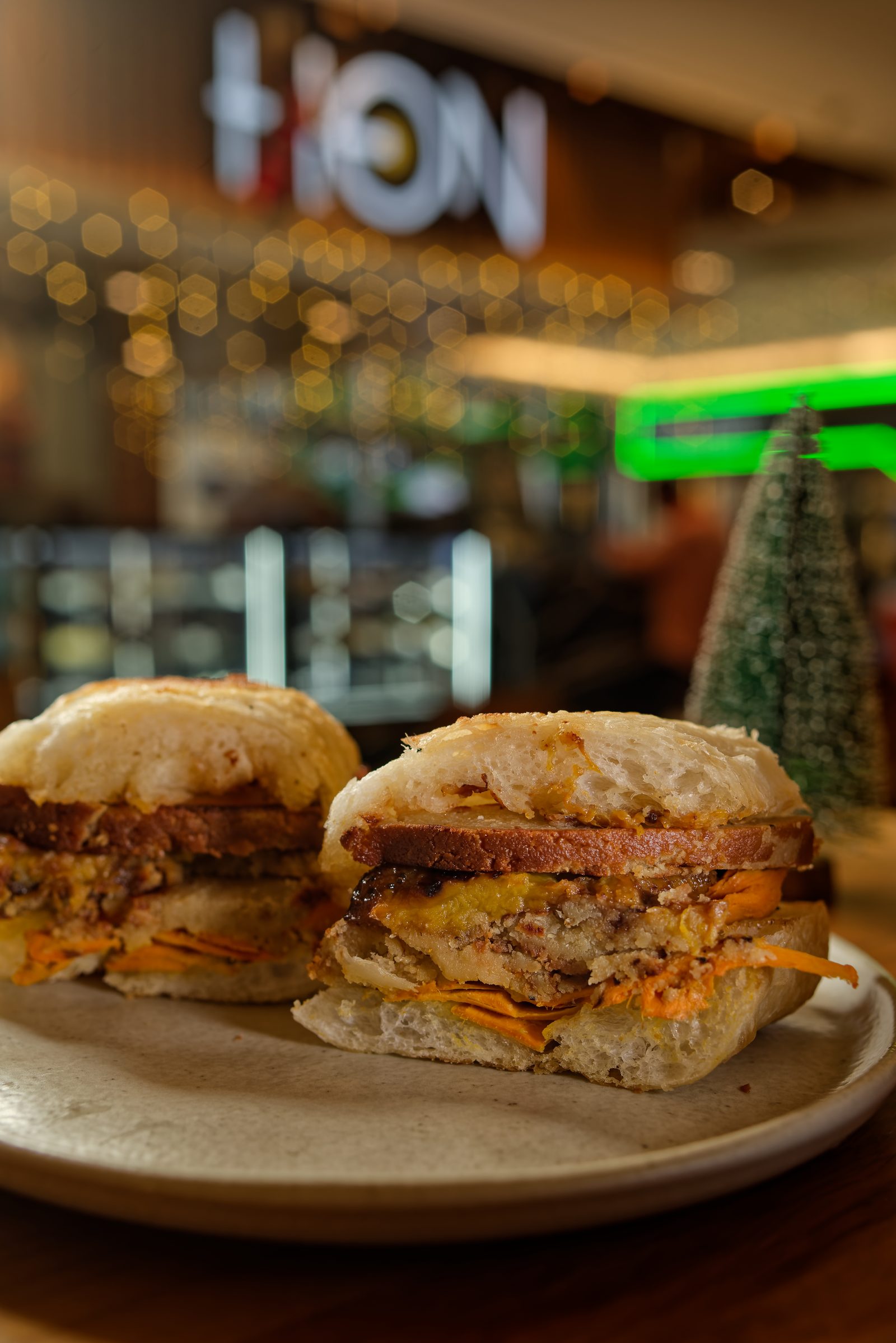 X Caboquinho Vegano com queijo de castanha de caju e tucumã